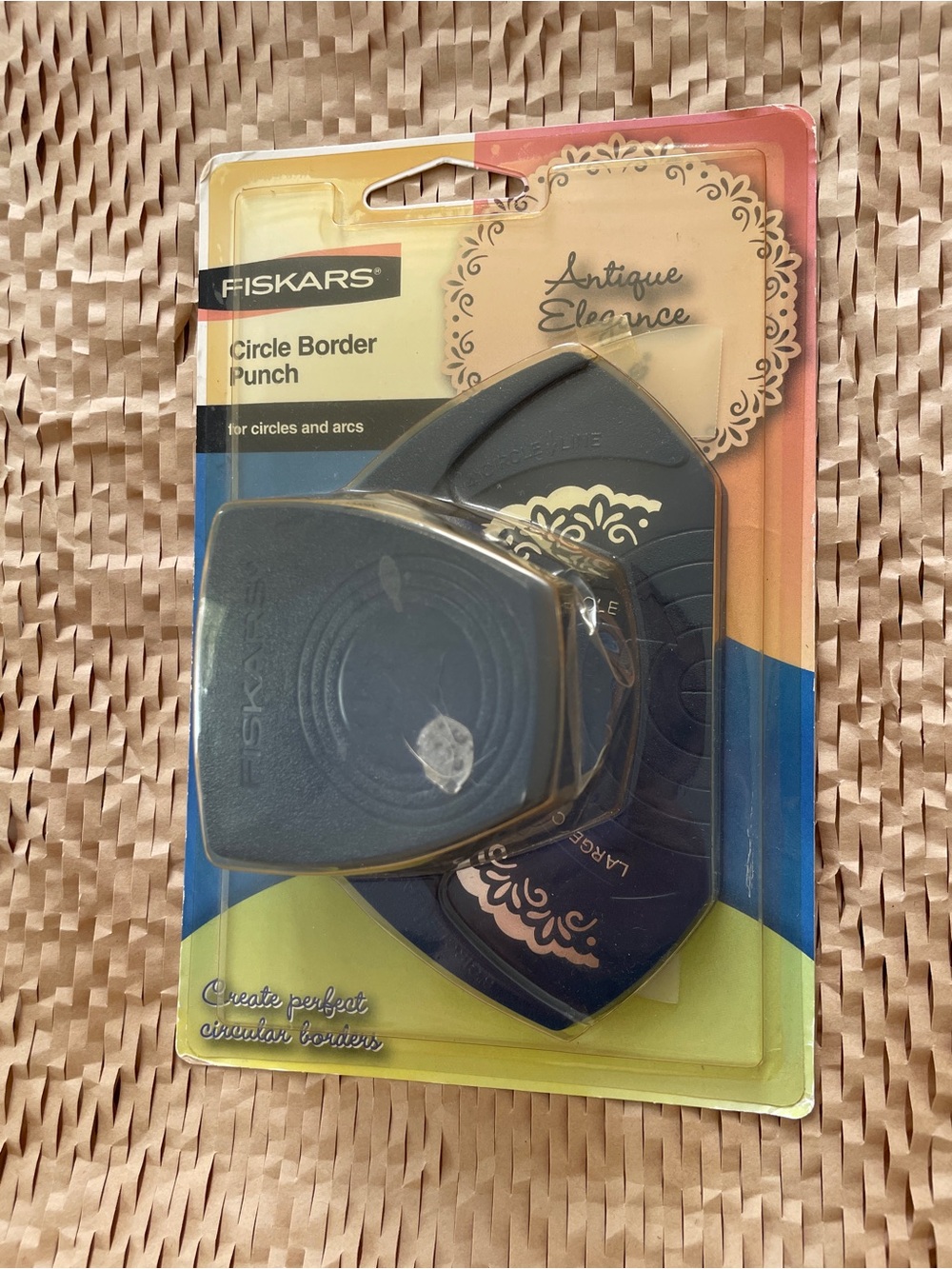 FISKARS Circle Border Punch for circles and arcs Antique Elegance
